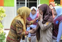 Sebagian Hati Tertinggal di Sini, MTsN Surakarta 1 Lepas Kepala Madrasah dengan Haru